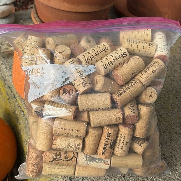 2 Large bags of CORKS Large Ziplock bags - Picture 4 of 4